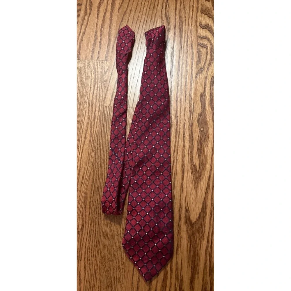 NAUTICA MENS NECK TIE RED WITH NAVY BLUE AND WHITE 3.5 X 56